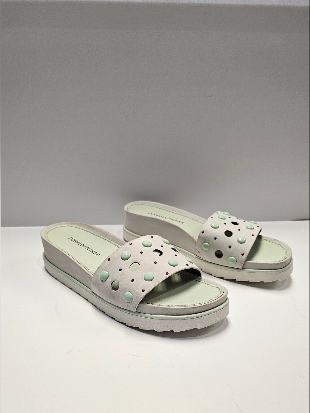 Donald J Pliner Cava Seafoam Green Studded Platform slide sandals 7